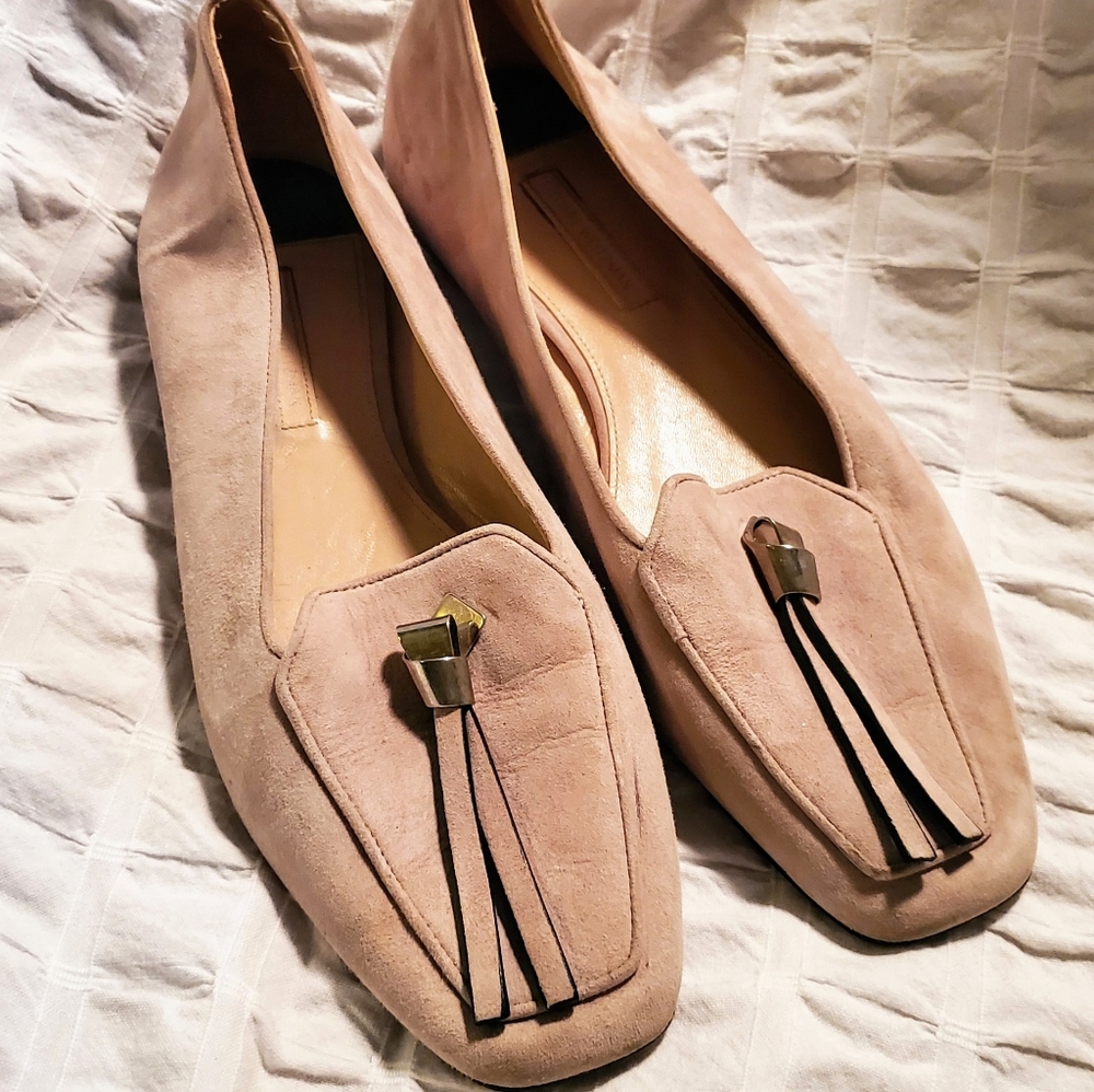 Stuart Weitzman Slipknot Loafer in Dolce Suede
